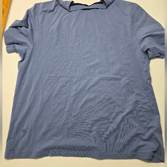 Lululemon Men's Blue T-Shirt - Picture 2 of 5